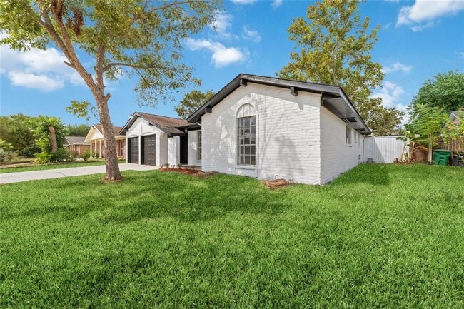 Building Photo - 12018 Troulon Dr