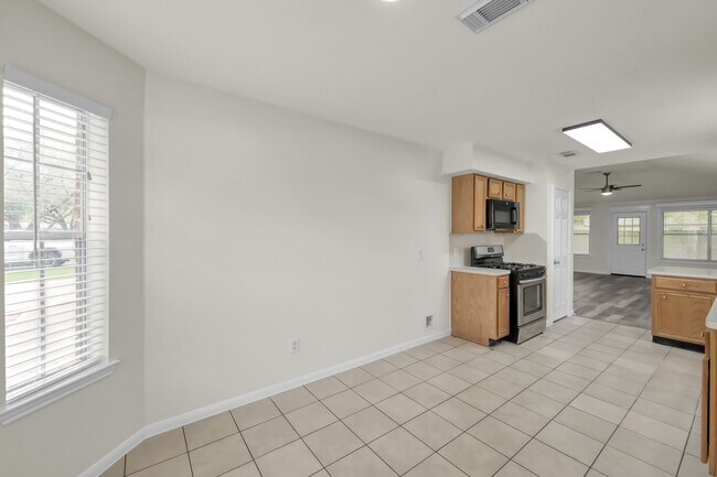 Building Photo - 28715 Fox Lynn Dr