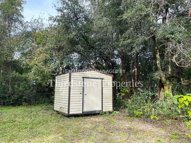 Building Photo - 10452 Pinehurst Dr