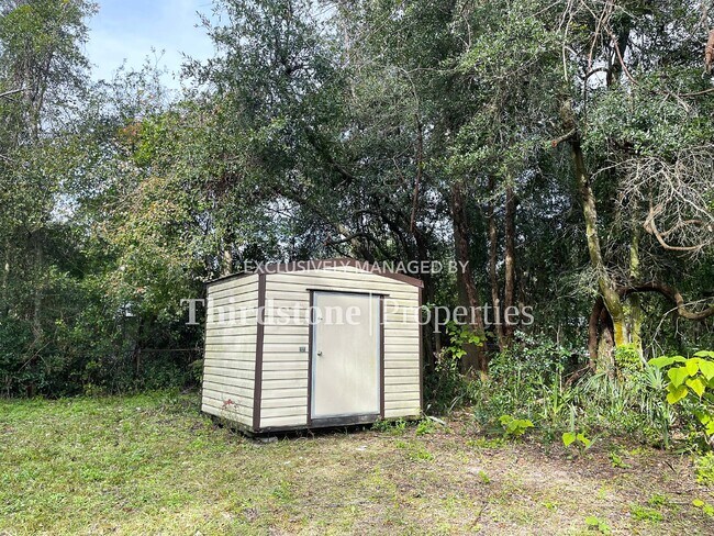 Building Photo - 10452 Pinehurst Dr