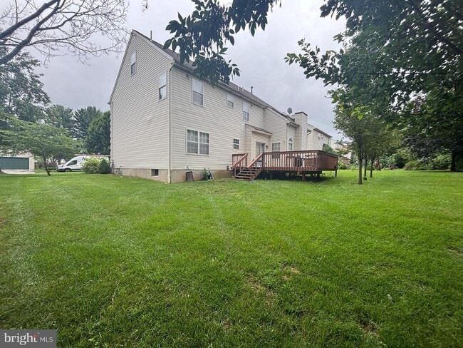 Building Photo - 721 Deer Creek Dr