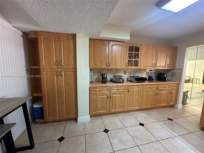 Building Photo - 3730 Alcantara Ave