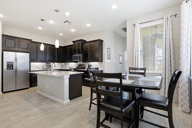 Building Photo - 28027 Rocky Heights Dr