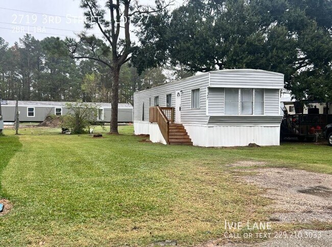 Building Photo - 2719 3rd St