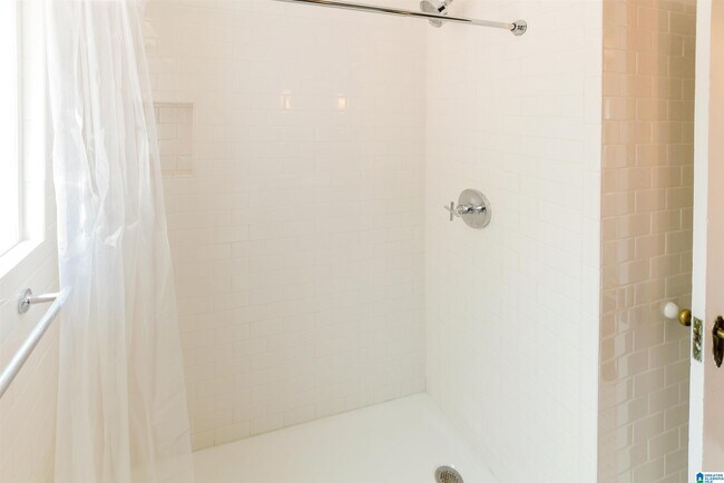 Building Photo - 501 21st Ave S