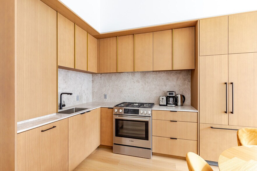 Building Photo - 655 Union St