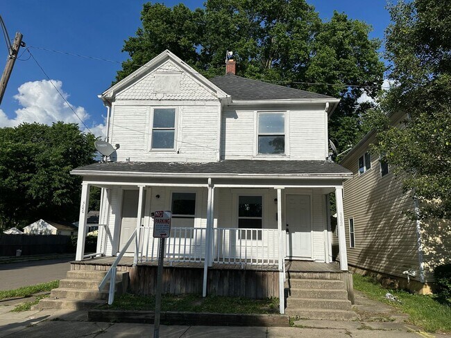Building Photo - 300-302 Nassau St