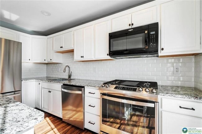 Building Photo - 5985 Saratoga Ln