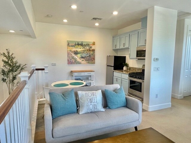 Enjoy lots of natural light - 1119 Channing Way