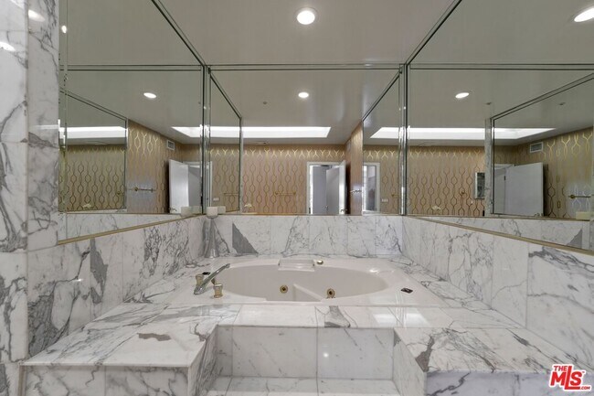 Building Photo - 1278 S Camden Dr