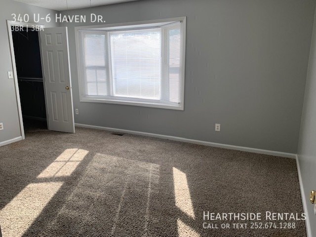 Building Photo - "Spacious 3-Bedroom Townhouse Retreat on H...