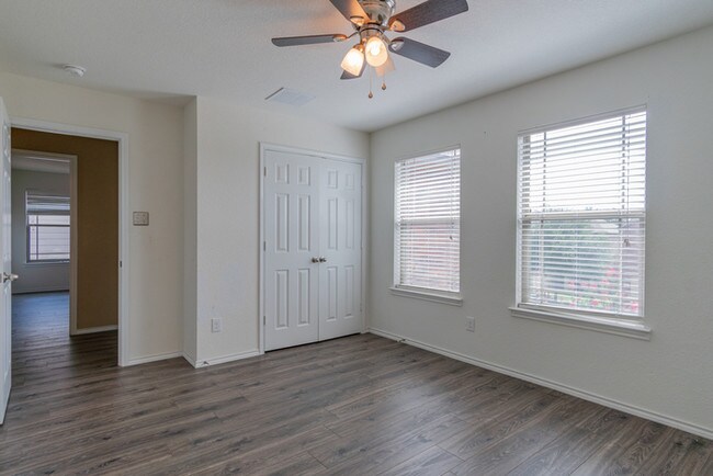Building Photo - Gorgeous two story house