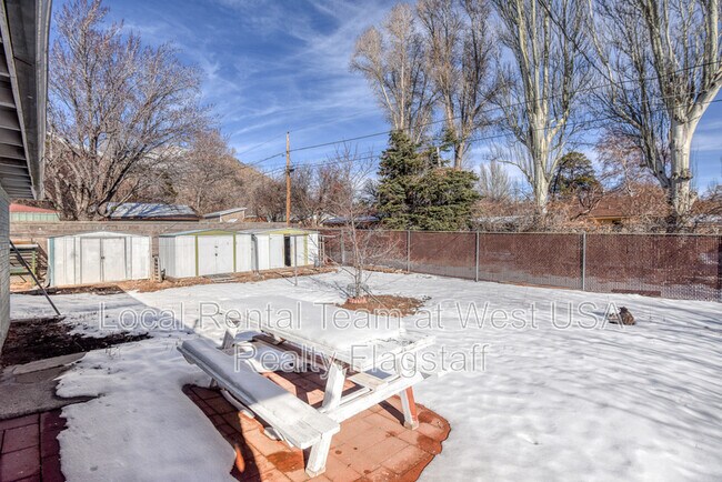 Building Photo - 2908 N Steves Blvd