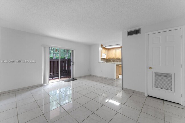 Building Photo - 10832 N Kendall Dr
