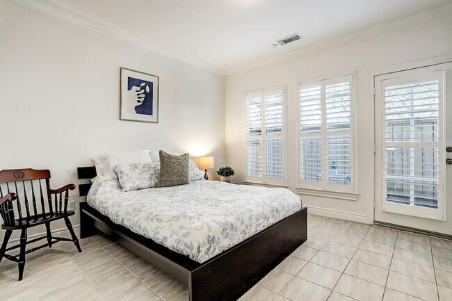 Building Photo - 2914 Brompton Square Dr