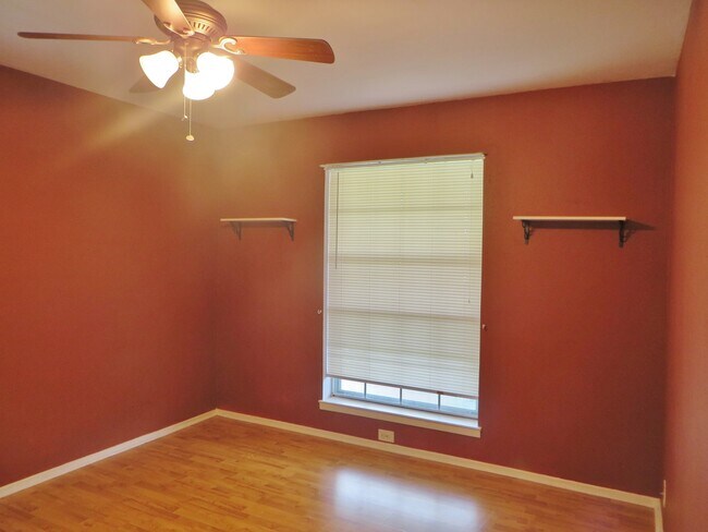Building Photo - 3 Bedroom 2 Bathroom Georgetown Home