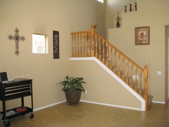 Building Photo - Beautiful three bedroom plus den/loft, 2.5 bath upgraded home  In West Phoenix Close to I-10 & 101