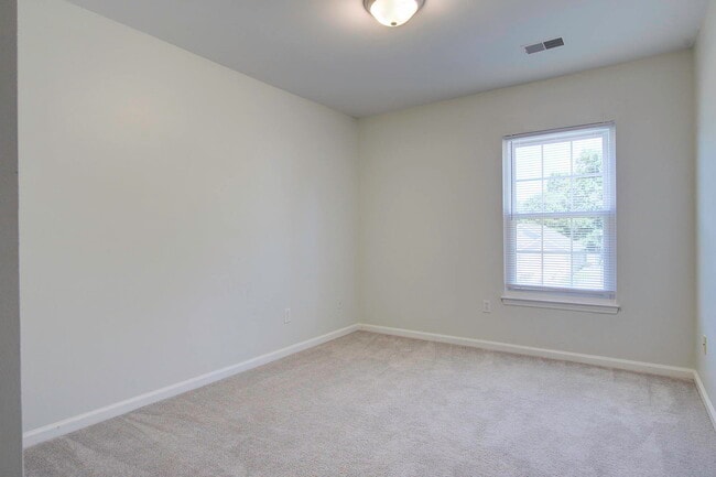 Building Photo - 138 Thistle Rd