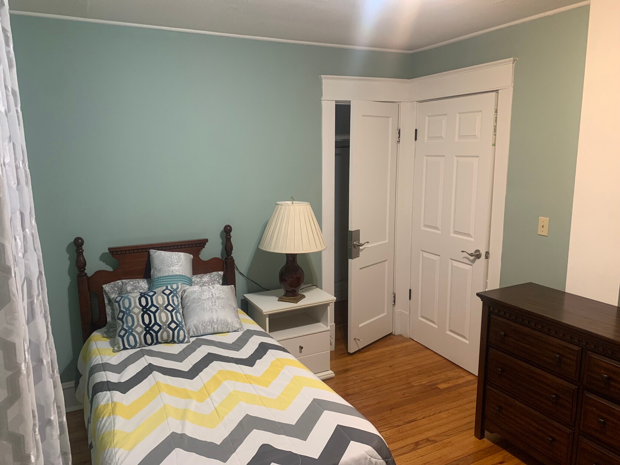 Building Photo - 127 Carver St