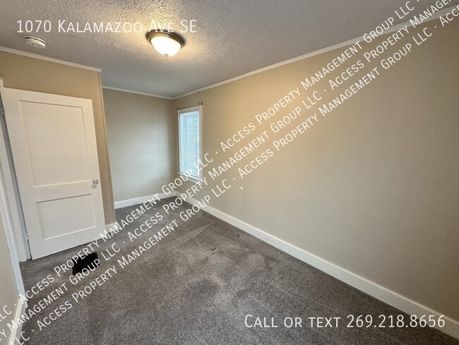 Building Photo - 1070 Kalamazoo Ave SE