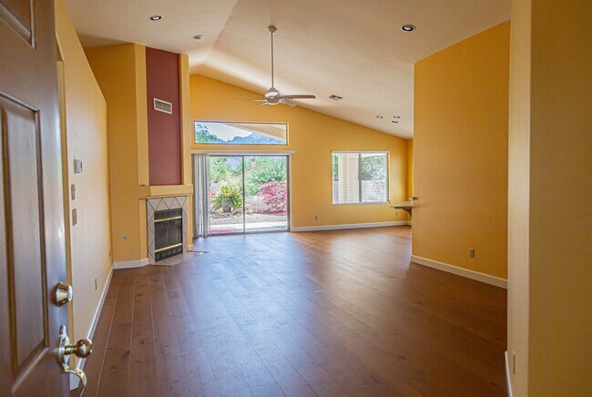 Building Photo - 11146 N Desert Flower Dr