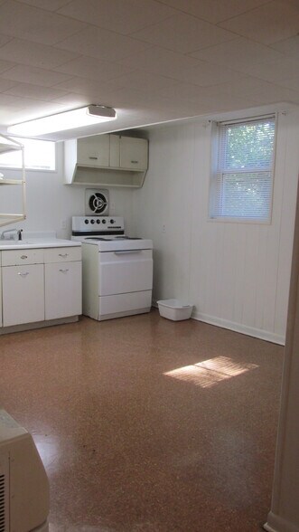 Building Photo - 910 Blenheim Ave
