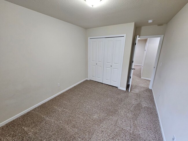 Building Photo - 5743 Karen Lynn Loop S