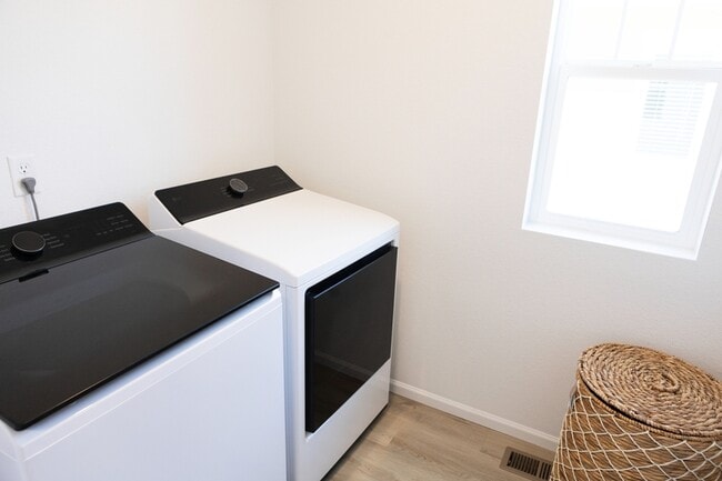 Building Photo - 2327 Prairie Smoke Dr