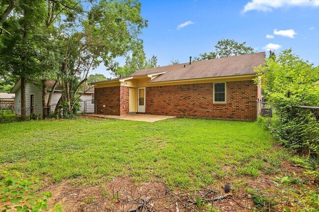 Building Photo - 757 Sandy Ln