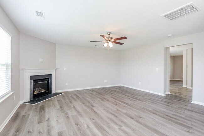 Building Photo - 1939 Eastway Dr