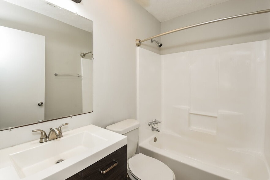 Building Photo - 1890 Lamplighter Way