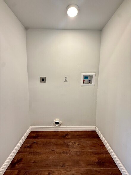 Building Photo - 39 E Clifton Ave