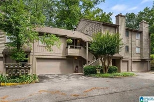 Building Photo - 2404 Falcon Pl