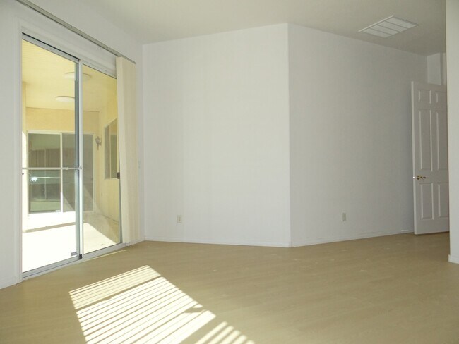 Building Photo - 10119 W Mesa Vista Ave