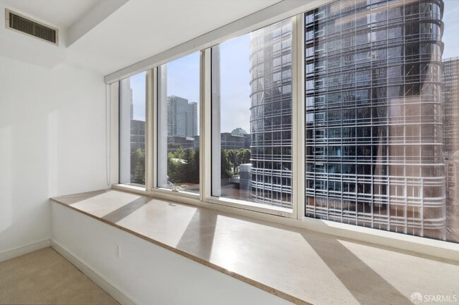 Building Photo - 301 Mission St