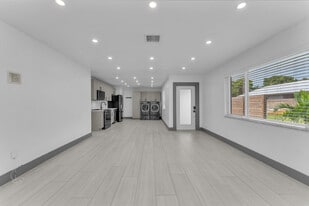 Building Photo - 48 SW 13th St