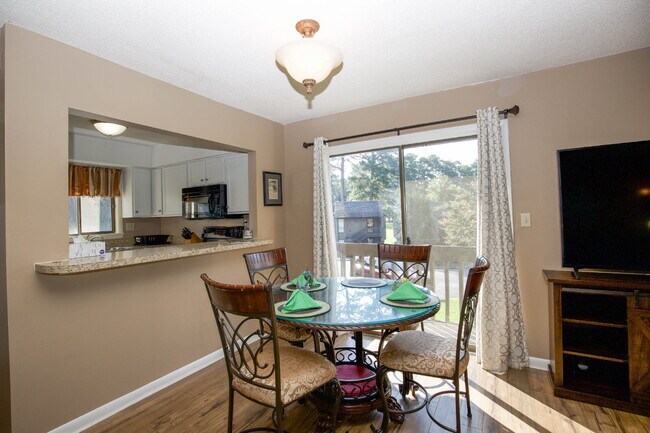 Building Photo - FULLY FURNISHED 2-Bed, 2-Bath Condo in Pin...