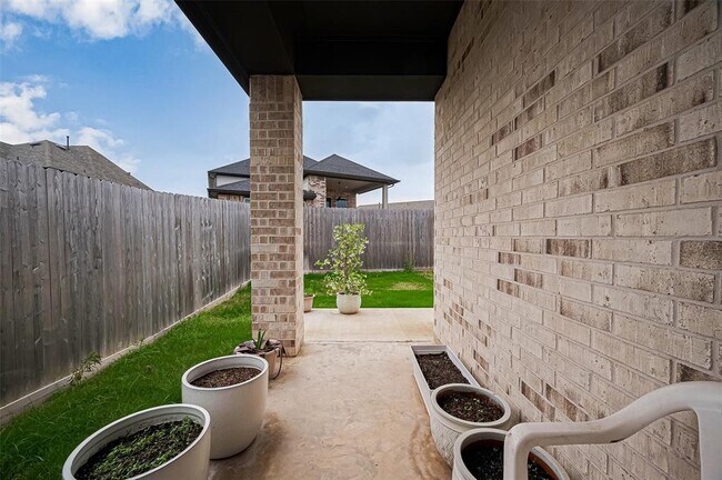 Building Photo - 126 Nightshade St