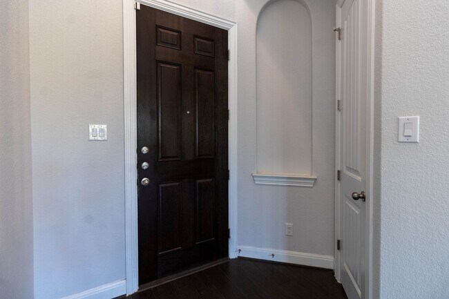 Building Photo - Stunning two story 4 bedroom with den and media/ game area in Pflugerville!