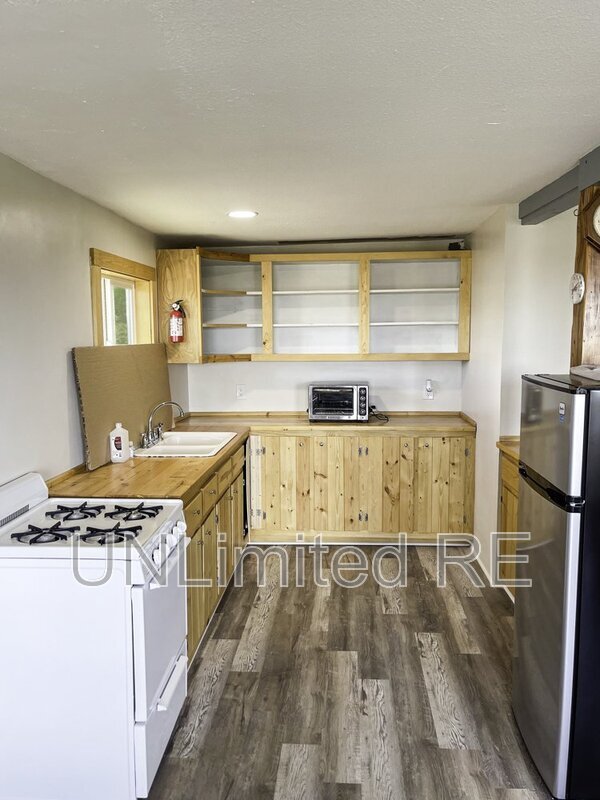 Building Photo - 69 Leupp Road