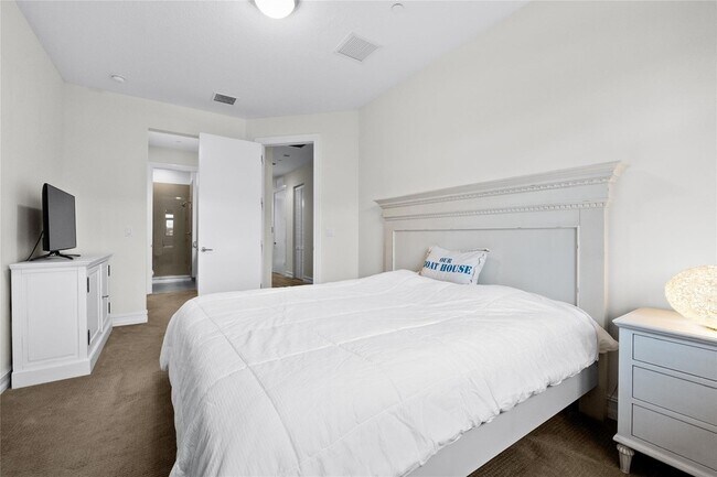 Building Photo - 105 Isle of Venice Dr