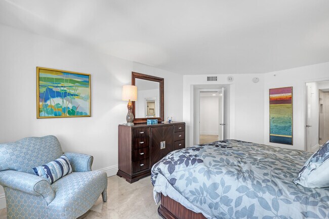 Building Photo - 5200 N Ocean Dr