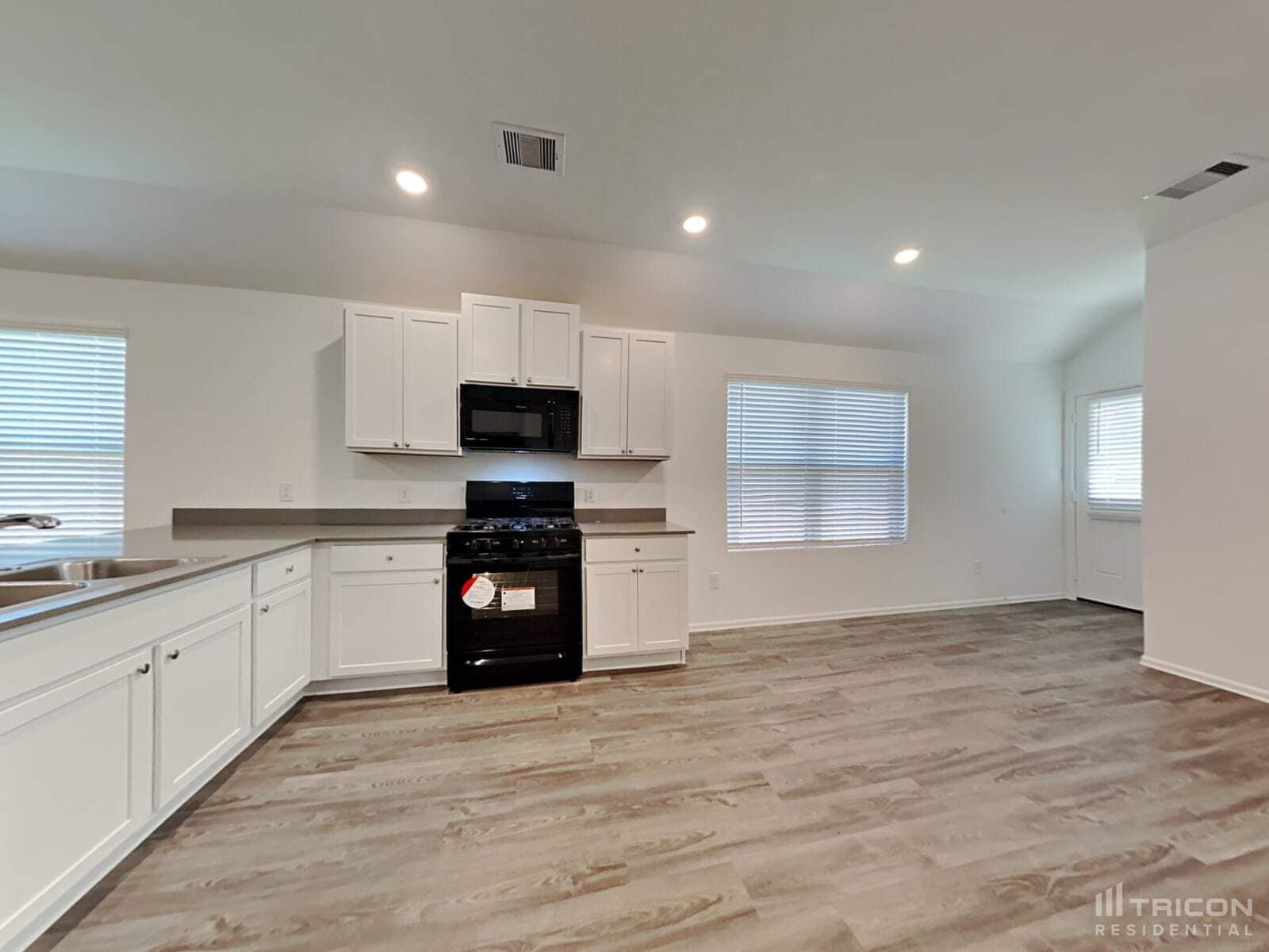 Building Photo - 210 Pine cavern dr
