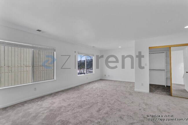 Building Photo - 609 Cambridge St