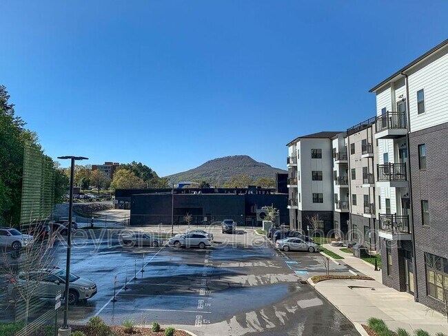 Building Photo - 782 Riverfront Pkwy