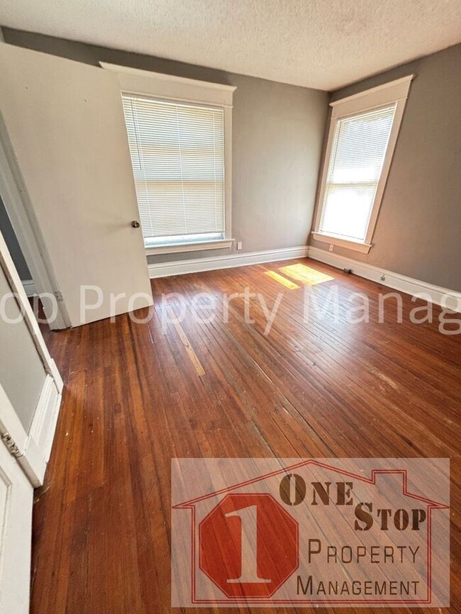 Building Photo - 3 Bedroom 1 Bathroom in Kansas City!