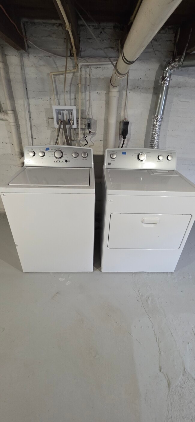 Building Photo - 420 N Montford Ave