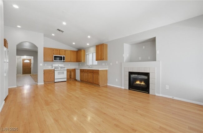 Building Photo - 5555 Airview Ct