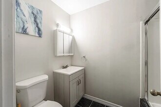Building Photo - "Chic Urban Living: Spacious 1-Bedroom Oas...
