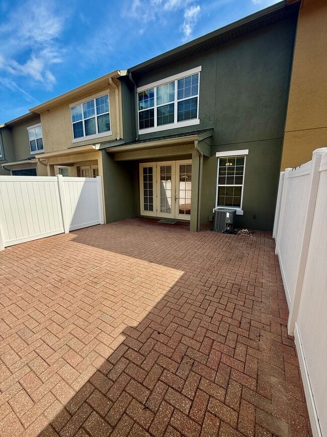 Building Photo - Lake Sawyer - Luxury 3/2.5 Condo